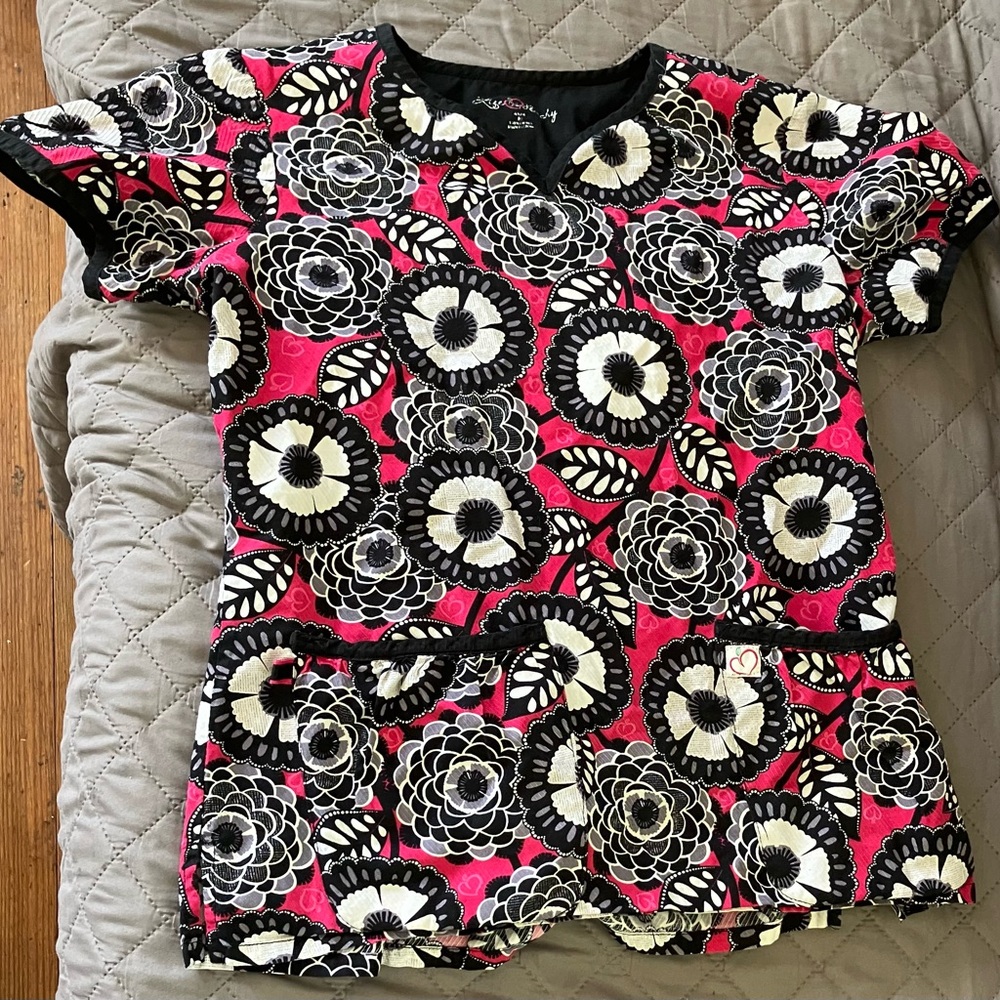 “Life Is Peachy” Women’s Scrub Top Size M